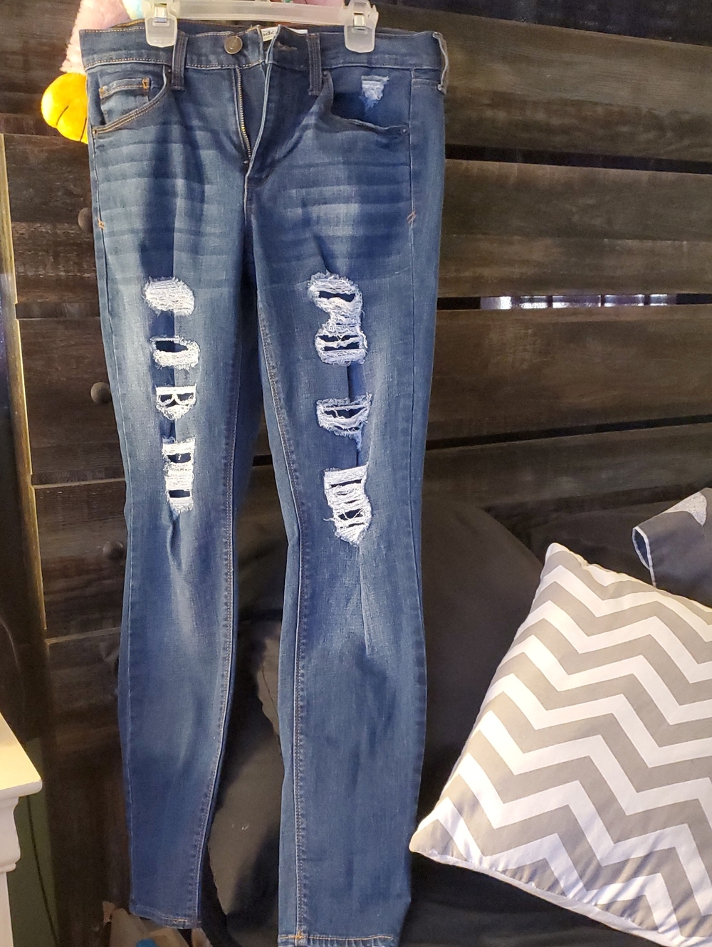 MUDD Size 9. Dark Blue Distressed Women's Jeans Like New